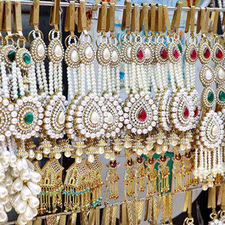 How to pick the best Wholesale Jewellery Stores